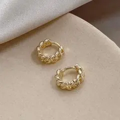 ピアス フープ ゴールド レディース 編み込み 上品 韓国 大人可愛い おしゃれ