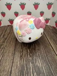 ハローキティ　キティちゃん　陶器　貯金箱　豚　貯金箱　ブタ型貯金箱　特価価格です