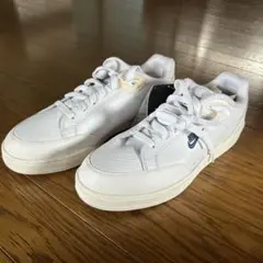 新品未使用★Nike AA2190-100 ホワイト スニーカーのサムネイル