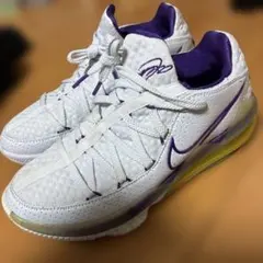 NIKEレブロンのサムネイル