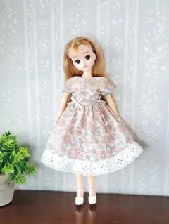 リカちゃんサイズの服　ハンドメイド　ワンピース