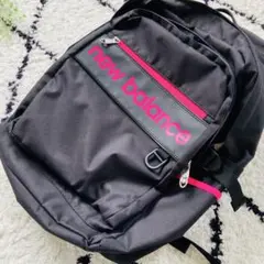 ニューバランスnew balanceリュック黒とピンク30Lバックパックのサムネイル