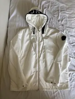 437 未使用 モンクレール ヴィーヴ ナイロンパーカー 白 MONCLER (モンクレール) メンズ ナイロンジャケット ナイロン パーカー