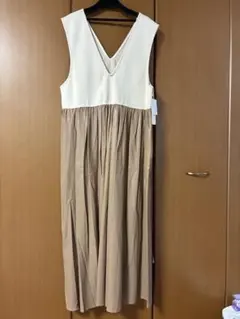 最終お値下げ　エピデミーク　Vネックノースリーブ　プリーツワンピース