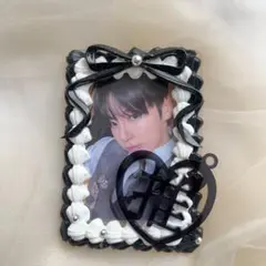 ブラック ホイップデコ トレカケース リボン 硬質ケース（B8）