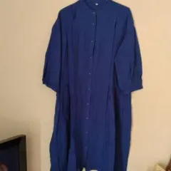 青いボタン付きシャツワンピース