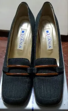 DIANA ダークグレー ストラップパンプス