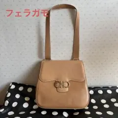 フェラガモ　ワンショルダーのハンドバッグ