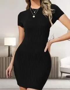 クルーネック半袖スリムフィットカジュアルワンピース 黒の夏用ワンピース