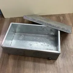 ②トタン 収納ボックス ブリキ 蓋付き 衣装ケース レトロ アンティーク 骨董