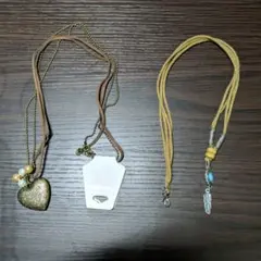 ハート型ペンダントと羽根チャームのネックレスセット