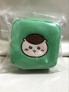 ちいかわ カラビナつき刺繍スクエアミニポーチ　くりまんじゅう