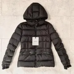 美品モンクレール　ベチュラBETURA★希少サイズ4 ガーメントハンガー付き★ 美品モンクレール BETURA希少サイズ4ガーメントハンガー付き 美品