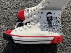 MARC JACOBSとANNA SUIコラボスニーカーのサムネイル