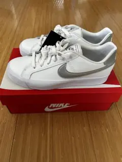 【新品未使用】NIKE ナイキ コートロイヤルAC 24cm