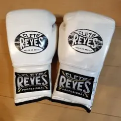 極美品】REYES 8ozレイジェス ボクシング グローブ ブラック 白 - メルカリ