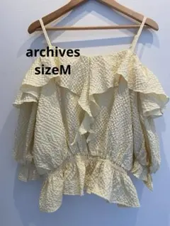 archivesフリルオフショルペプラムブラウスのサムネイル