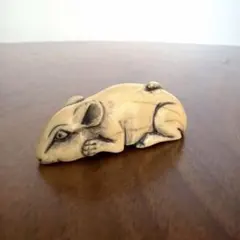 【美品】ネズミ 鼠 根付 木彫 置物 工芸品 美術品 骨董 光玉 在銘 美品】ネズミ 鼠 根付 木彫 置物 工芸品 美術品 骨董 光玉 在銘 - メルカリ