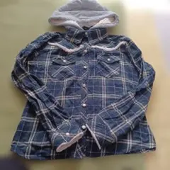 フード付きチェックシャツ