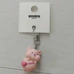 nyunyu キーホルダー　豚