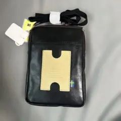 VÄSKA スマホショルダーバッグ ブラック