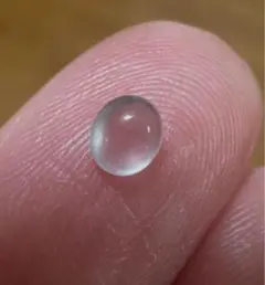 ミャンマー産のナチュラル翡翠.ガラスのような透明感を持つ最高ランクの天然石ルース