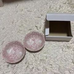 ウサギと花模様の陶器2個セット