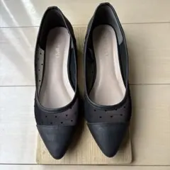 黒ヒール水玉網目模様パンプス