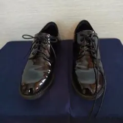 エナメルブラック レースアップシューズ