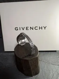 Givenchyバングル