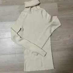 UNIQLO タートルネックセーター