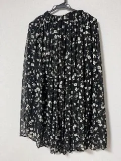 【美品・匿名配送】ローリーズファーム　lowrys farm 花柄ロングスカート