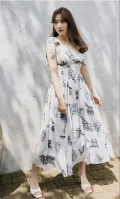 Herlipto Sunflower-Printed Midi Dressのサムネイル