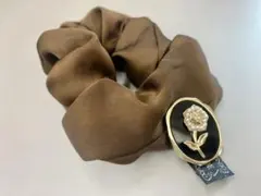 ハンドメイド作家？アネモネ？シュシュ　フラワーストーンパールプレートモチーフのサムネイル