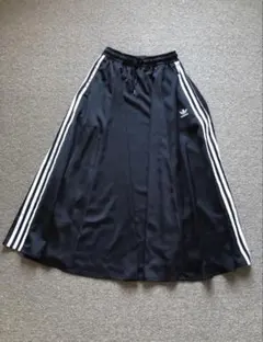 希少なブラックSサイズ☆adidas アディダス　サテンフレアロングスカート