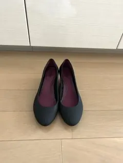 【超美品】Crocs パンプス ブラック W8のサムネイル