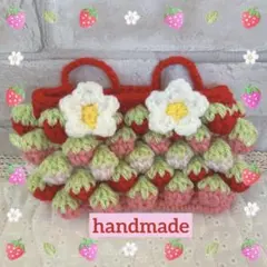 ♡苺モチーフ ラブリーカラー♥︎ ポーチ ペン・眼鏡・スマホケースなどに♡