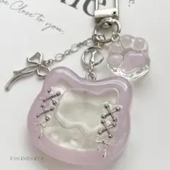 ねこさんのシェイカーキーホルダー　ハンドメイド　紫　バレエコア