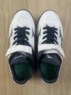 【一回使用の美品】ミズノトレーニングシューズ サイズ19