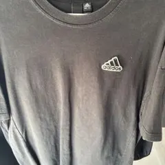 adidas 黒 Tシャツ ロゴ付き
