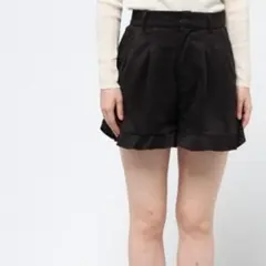 Heater ブラック　フェイクスエード　ショートパンツ サイド　裾フリル