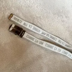 COMME CA ISM 로고가 새겨진 키즈 벨트