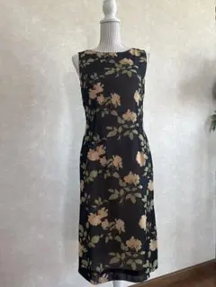 花柄ノースリーブ膝丈ワンピース
