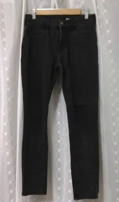 H＆M　ブラックデニム　スキニー　レギュラーウエスト　アンクル丈　27　Lのサムネイル