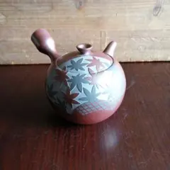 常滑焼 伊藤 昭陽作 幸山刀 緑泥椿文様 彫り 急須 茶器 煎茶道具 常滑焼 伊藤 昭陽作 幸山刀 緑泥椿文様 彫り 急須 茶器 煎茶道具