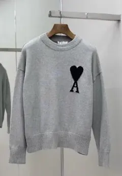 【新品】AMI PARIS グレー ハート刺繍 ニットセーター M 男女兼用