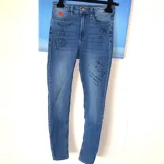 ☆新品未使用品☆H&M星とハートのグラフィックデニムパンツ