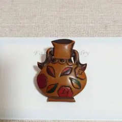 木彫り　ブローチ　壺/花瓶デザイン　レトロ　4708