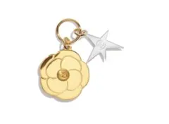 新品　シャネル2025 ホリデー限定　カメリア×ミニコメットチャーム