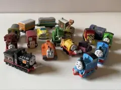 きかんしゃトーマス　クレーンゲームフィギュア　プラスチック製18台　連結部品ありのサムネイル